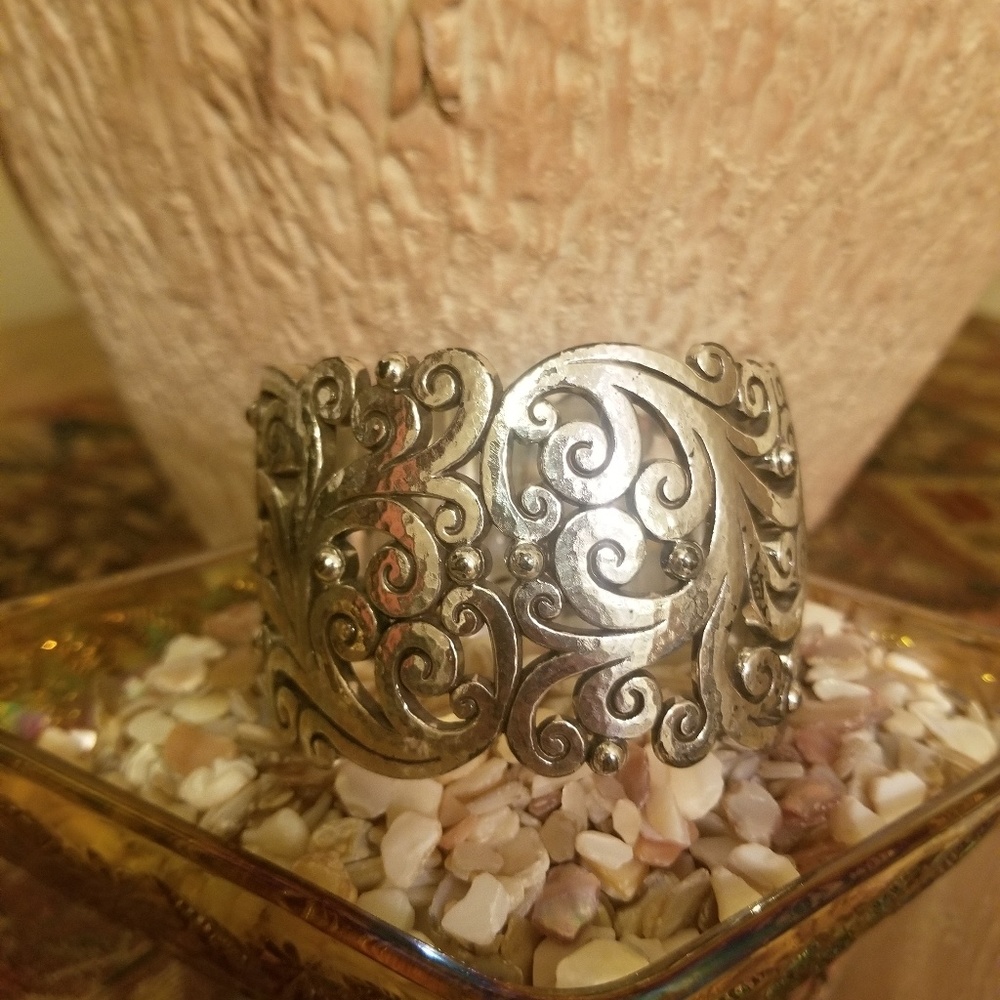 🎄Silver Tone Detail Bracelet